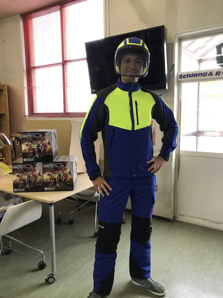 Newカラージャケット登場 －サプライズ企画！－パート1 | 林業